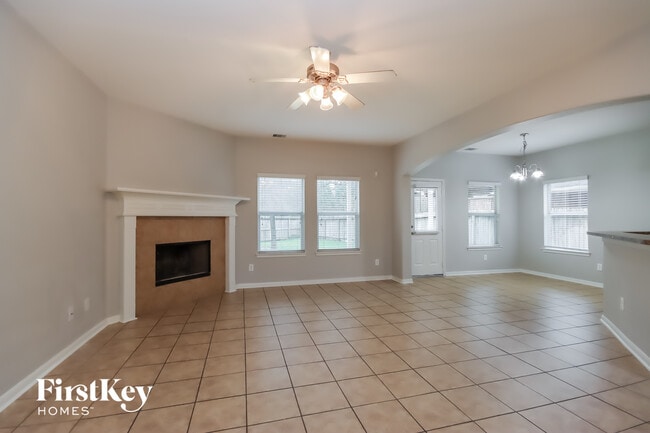 Foto del edificio - 16426 Rudder Dr