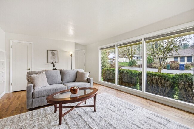 Foto del edificio - 3 Bedroom House in Southwest Eugene