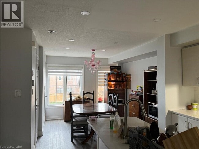 Building Photo - 402 Linden Dr