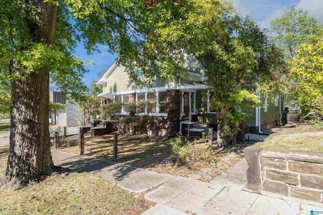 Building Photo - 3716 6th Ave S