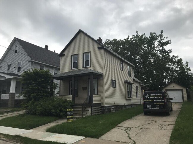 Building Photo - 3319 Saratoga Avenue