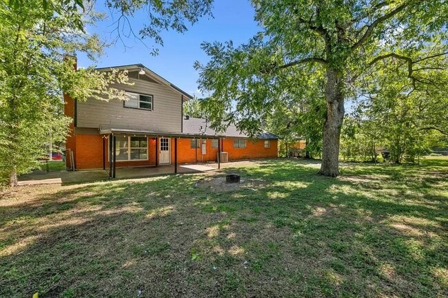 Foto del edificio - 5720 Wharton Dr