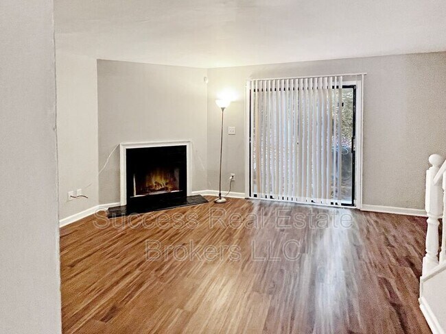 Building Photo - 1570 Oakpointe Drive