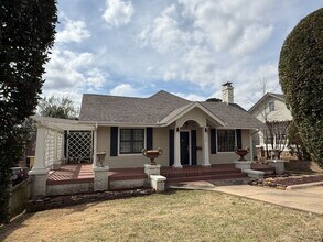 Building Photo - 200 Ridgeway Dr