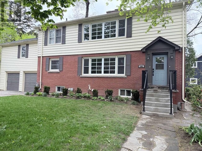 Building Photo - 302 Maple Ave