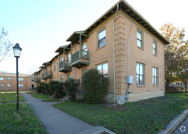 Building Photo - Courtyard on Main