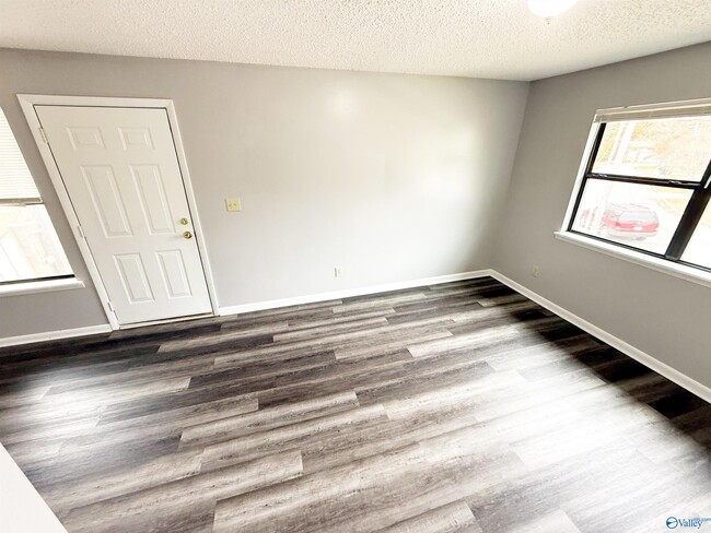 Building Photo - 112 Jodi Dr