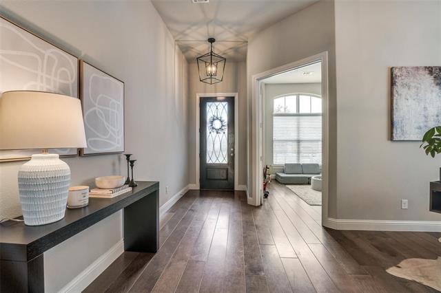 Building Photo - 613 Race Dr