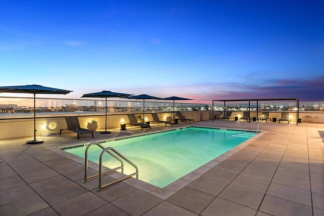 Foto del edificio - 1818 Platinum Triangle