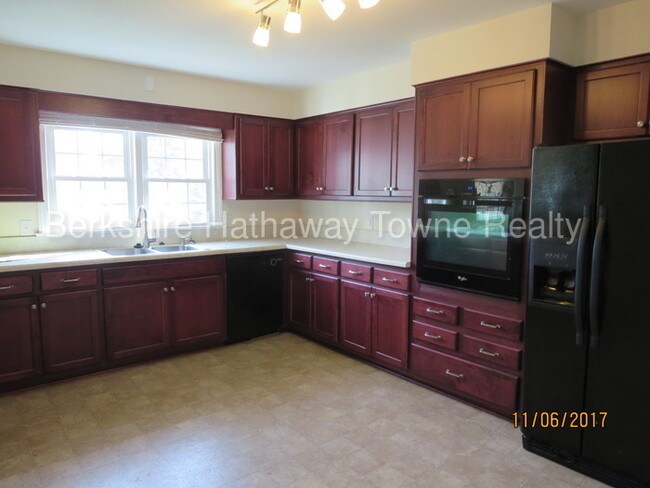Building Photo - 6450 Bridle Way