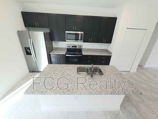 Building Photo - 7130 N Cricket Dr