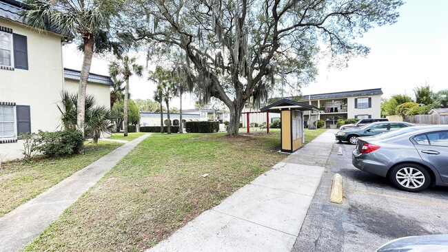 Foto del edificio - 5232 Curry Ford Rd