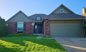 Building Photo - 1005 W Fargo Dr