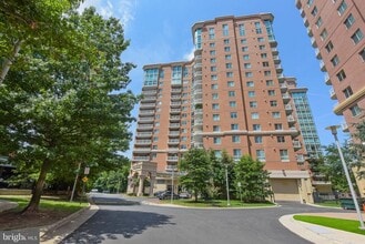 Building Photo - 3101 N Hampton Dr