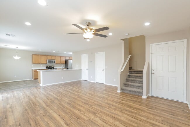 Building Photo - 5804 S 10th Dr