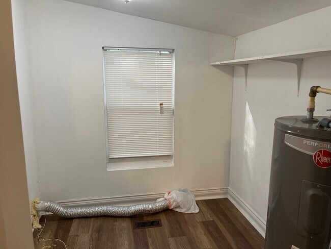 Foto del edificio - 2-Bedroom, 1-Bath Home for Rent - $1,350