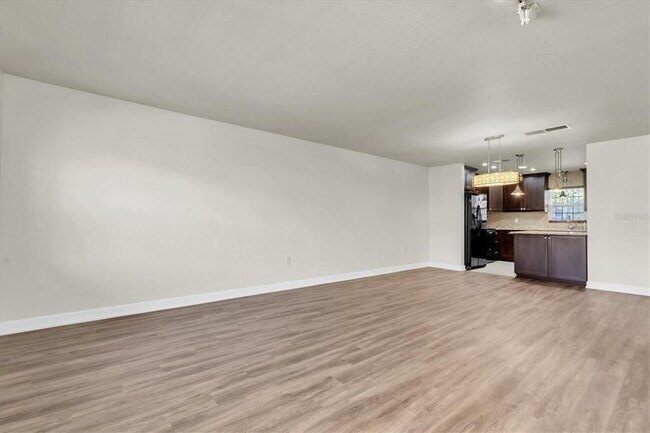 Building Photo - 701 Poinsettia Rd