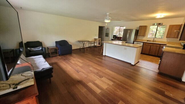 Building Photo - 15-1876 19th Ave