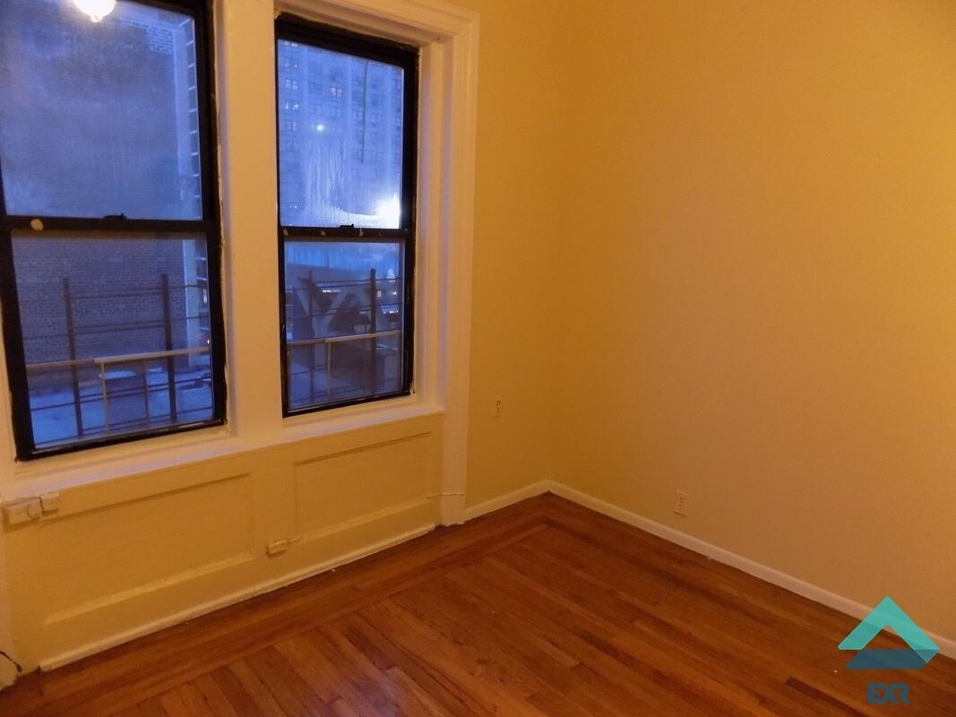 Foto del edificio - 2330 Newtown Ave