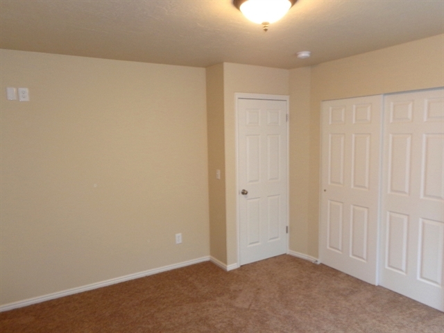 Building Photo - 2964 S Fetzer Dr