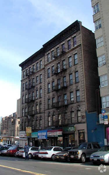 Building Photo - 539 W 179th St