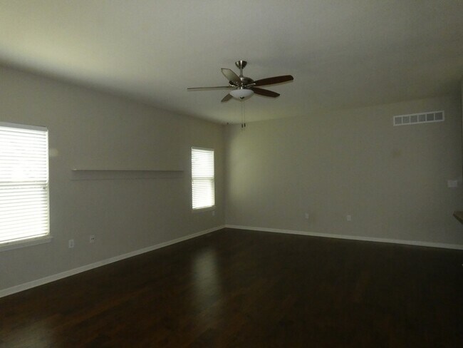 Building Photo - Beautiful Home!
