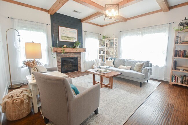 Foto del edificio - Pet Friendly Four Bedroom!