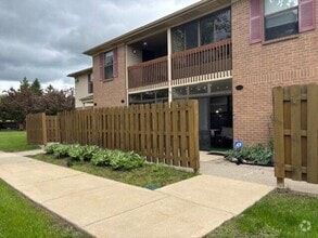 Building Photo - 19255 Surrey Ln