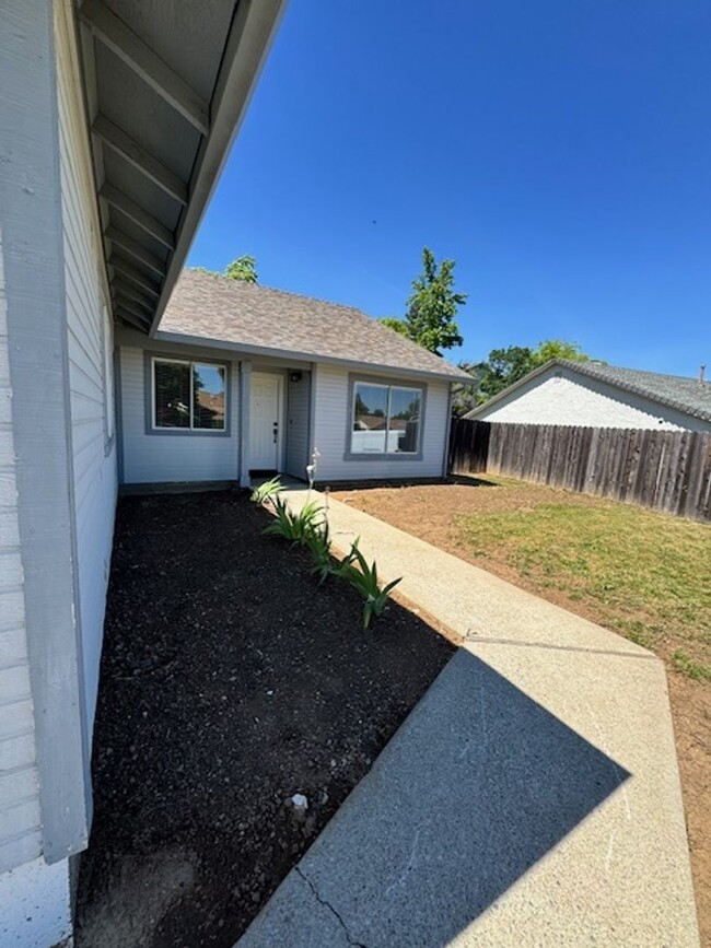 Foto del edificio - North Hilltop 3 Bedroom Home AVAILABLE FOR...
