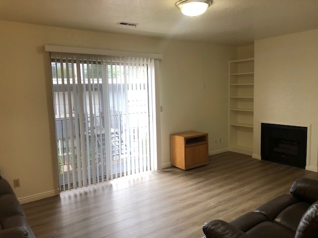 Building Photo - 72 880 N