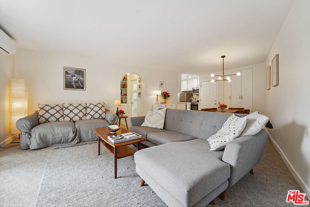 Primary Photo - 2045 4th St