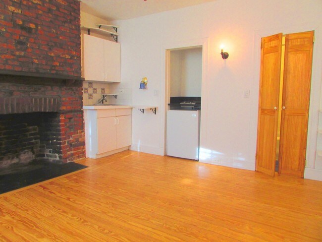 Building Photo - 18 Christopher St