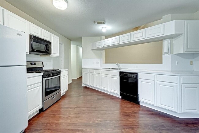 Foto del edificio - 2214 Old Oak Ln