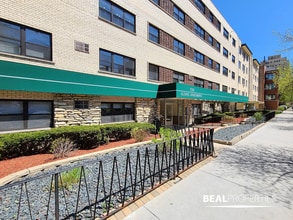 Building Photo - 535 W Aldine Ave