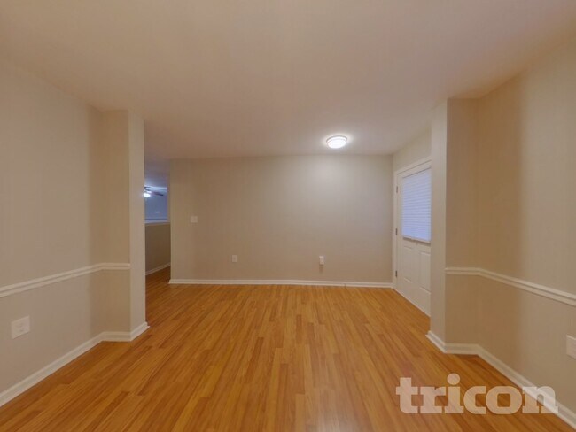 Building Photo - 2848 Village Center Dr