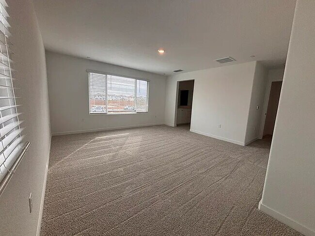 Building Photo - Spacious 5-Bedroom Retreat with 3 Full Baths in Charming Elk Grove