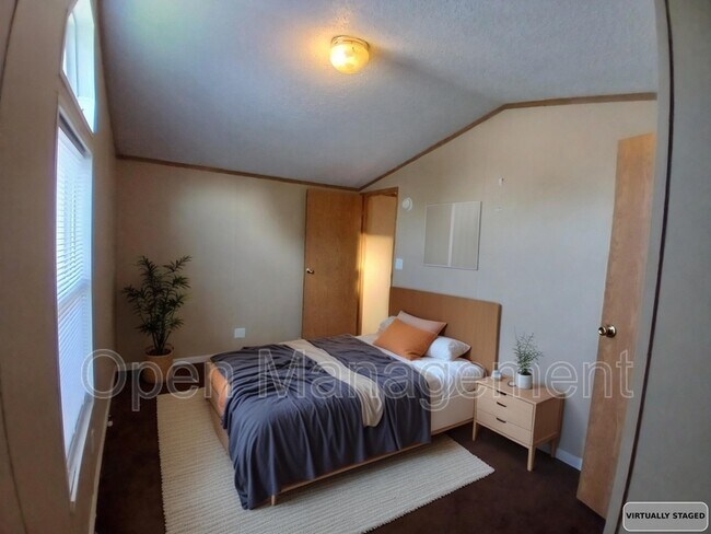 Building Photo - 415 North Elkhart Street