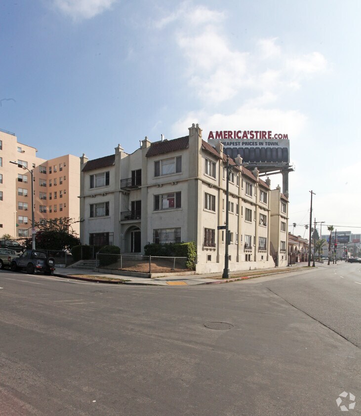 Primary Photo - 958 S Lake St