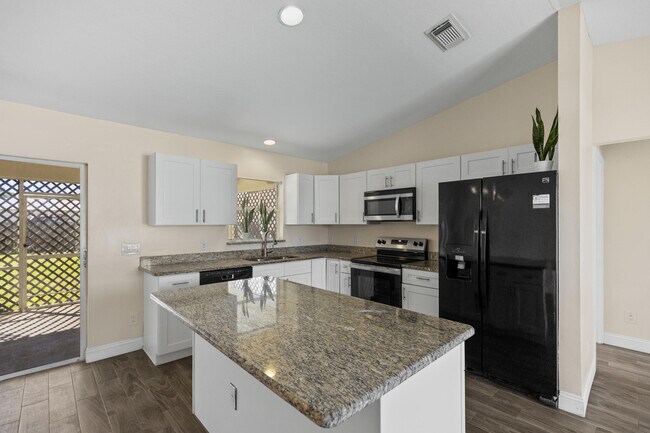 Building Photo - 2110 SW Trenton Ln