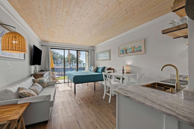 Foto del edificio - 214 Miracle Strip Pkwy SW