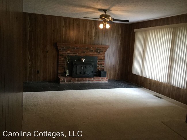 Foto del edificio - 3 br, 1.5 bath House - 65 Sam King Road