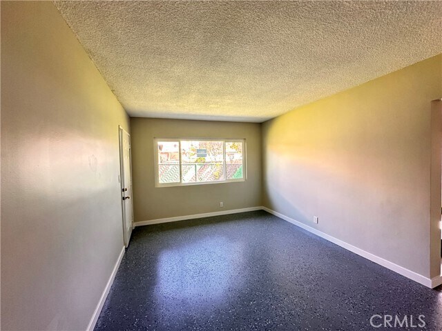 Foto del edificio - 215 E Walnut Ave