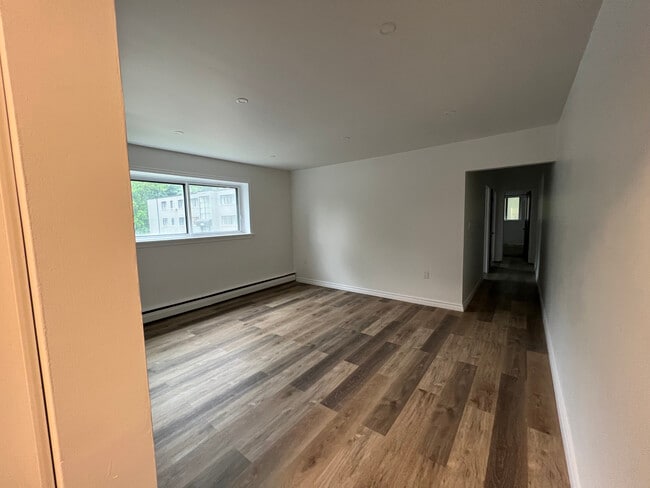 Building Photo - 2150 Lilnan Ct