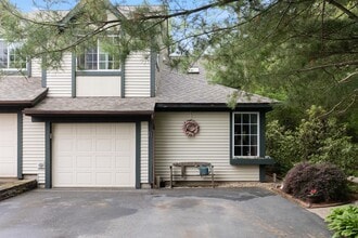 Building Photo - 11 Lake Forest Dr