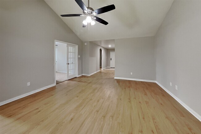 Foto del edificio - 6826 Clover Walk Ln