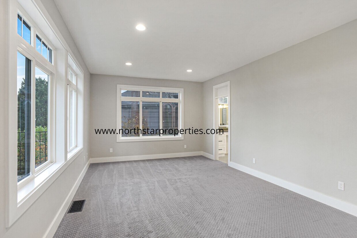 Gated Lake Oswego Beauty House Rental in Lake Oswego, OR