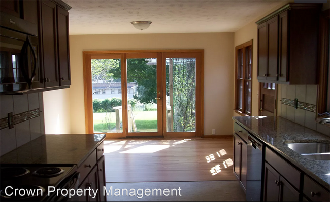 Building Photo - 3 br, 2 bath House - 2423 S 14th Street