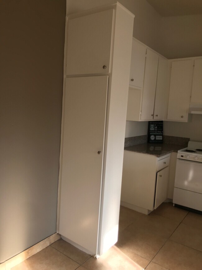 Foto del edificio - 12330 Osborne Pl