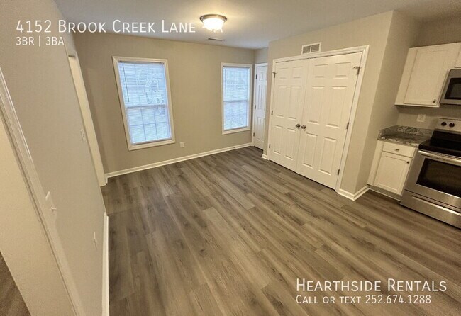 Foto del edificio - 4152 Brook Creek Ln