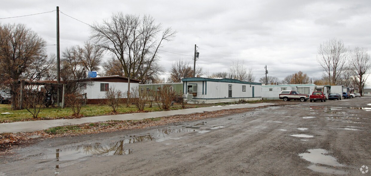 Building Photo - Edwards Trailer Park